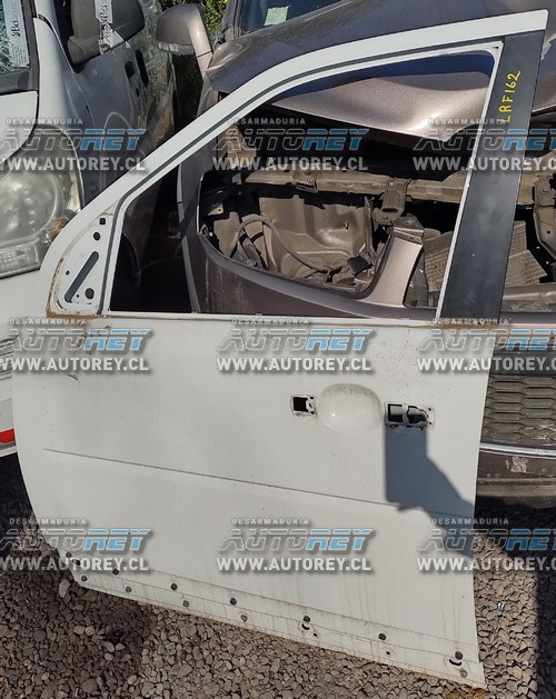 Puerta Delantera Izquierda (LRF162) Land Rover Freelander 2 2.0 2014 $200.000 + IVA