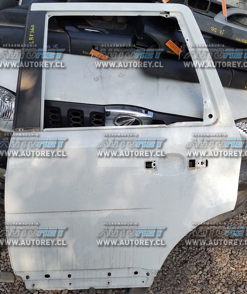 Puerta Trasera Izquierda (LRF160) Land Rover Freelander 2 2.0 2014 $200.000 + IVA