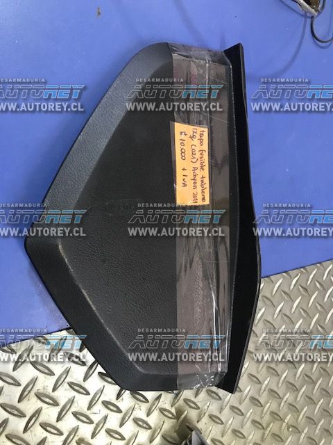Tapa fusibles interior izquierda tablero Ssangyong Actyon 2007 al 2012 $5.000 mas iva (2)