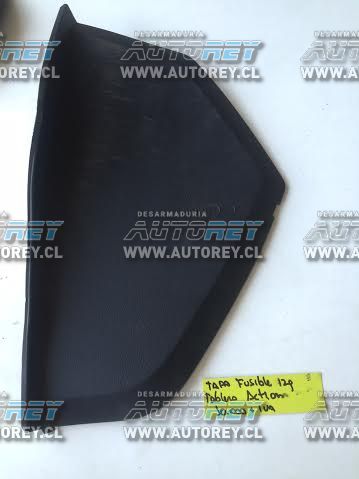 Tapa fusibles interior izquierda tablero Ssangyong Actyon 2007 al 2012 $5.000 mas iva (3)