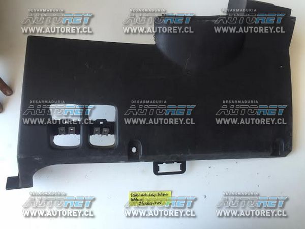 Tapa inferior izquierda tablero Ssangyong Actyon 2007 al 2012 $15.000 mas iva