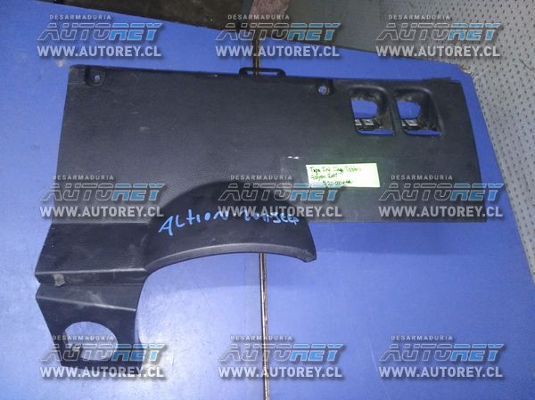 Tapa inferior izquierda tablero Ssangyong Actyon 2007 al 2012 $15.000 mas iva