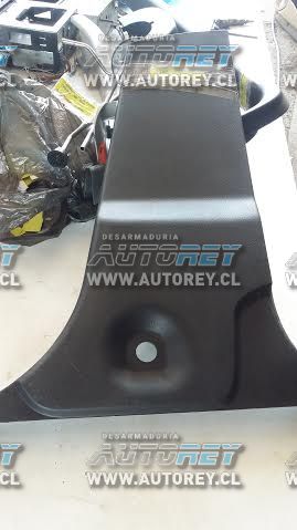 Tapiz cubre pilar central inferior derecho Ssangyong Actyon 2007 al 2012 $10.000 mas iva (3)