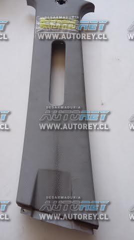 Tapiz cubre pilar central superior izquierdo Ssangyong Actyon 2007 al 2012 $10.000 mas iva (2)