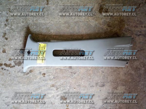 Tapiz cubre pilar central superior izquierdo Ssangyong Actyon 2007 al 2012 $10.000 mas iva