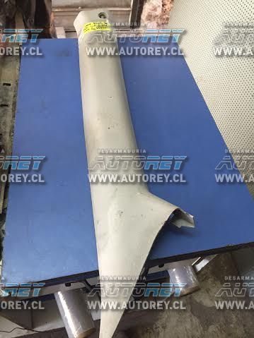 Tapiz cubre pilar delantero superior derecho Ssangyong Actyon 2007 al 2012 $10.000 mas iva (2)