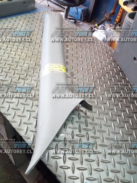 Tapiz cubre pilar delantero superior derecho Ssangyong Actyon 2007 al 2012 $10.000 mas iva (3)