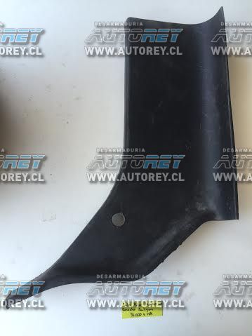 Tapiz cubre pilar trasero inferior derecho Ssangyong Actyon 2007 al 2012 $10.000 mas iva