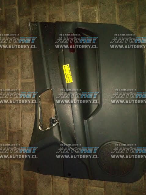 Tapiz puerta delantera derecha Ssangyong Actyon 2007 al 2012 $20.000 más iva (2)