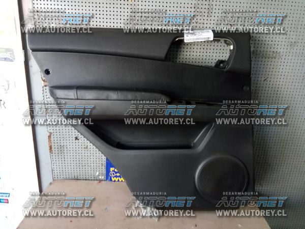 Tapiz puerta trasero izquierdo Ssangyong Actyon Jeep 2007 al 2012 $20.000 más iva