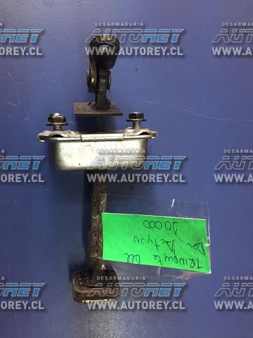 Trinquete puerta delantera derecha Ssangyong Actyon 2007 al 2012 $10.000 mas iva (2)