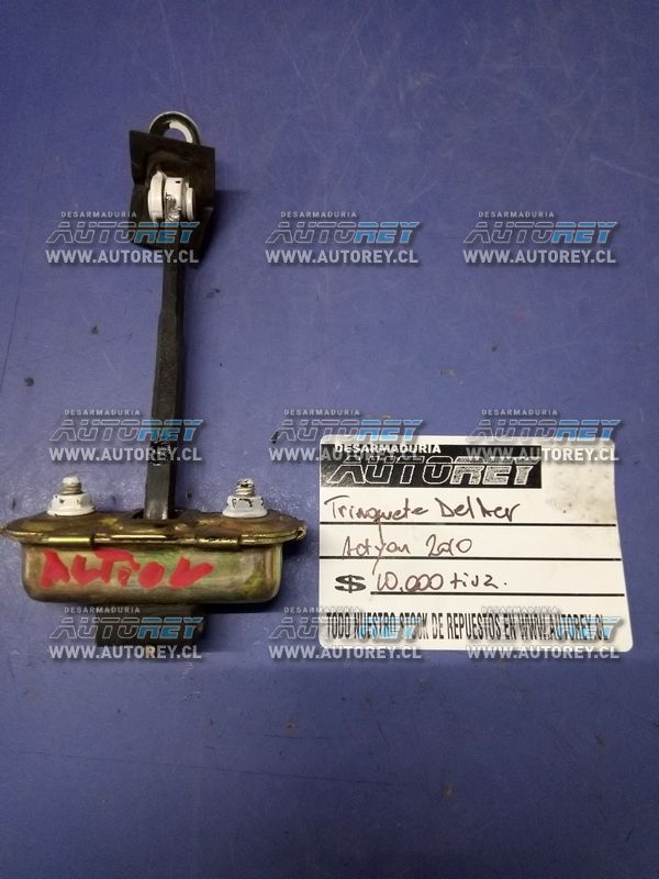 Trinquete puerta delantera derecha Ssangyong Actyon 2007 al 2012 $10.000 mas iva