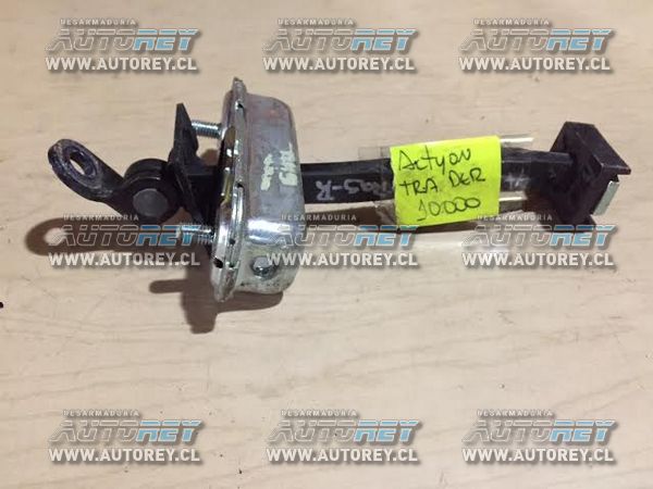 Trinquete puerta trasera derecha Ssangyong Actyon 2007 al 2012 $10.000 mas iva (2)