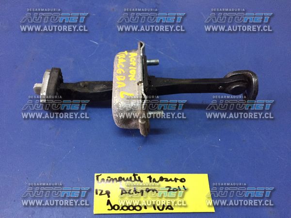 Trinquete puerta trasera izquierda Ssangyong Actyon 2007 al 2012 $10.000 mas iva (3)