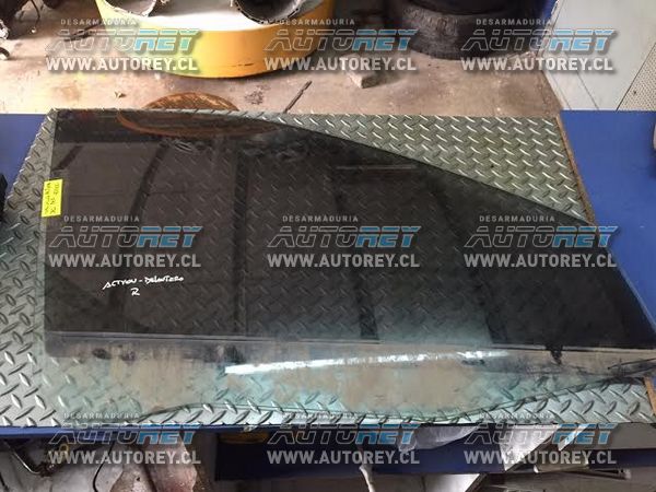 Vidrio puerta delantero derecho Ssangyong Actyon 2007 al 2012 $35.000 mas iva (2)