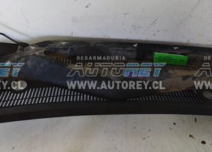 Rejilla Torpedo Izquierda (MBC252) Mazda BT50 2019 4×4 2.2 $40.000 + IVA