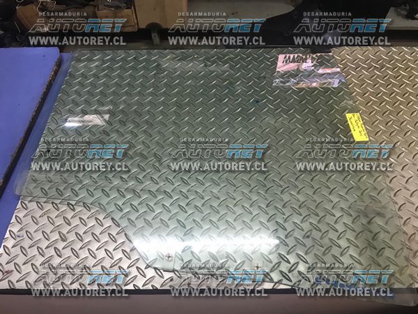 Vidrio puerta trasero derecho Ssangyong Actyon 2007 al 2012 $25.000 mas iva (2)