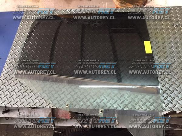 Vidrio puerta trasero derecho Ssangyong Actyon Jeep 2007 al 2012 $25.000 mas iva