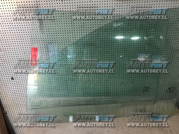 Vidrio puerta trasero izquierdo Ssangyong Actyon 2007 al 2012 $25.000 mas iva (2)