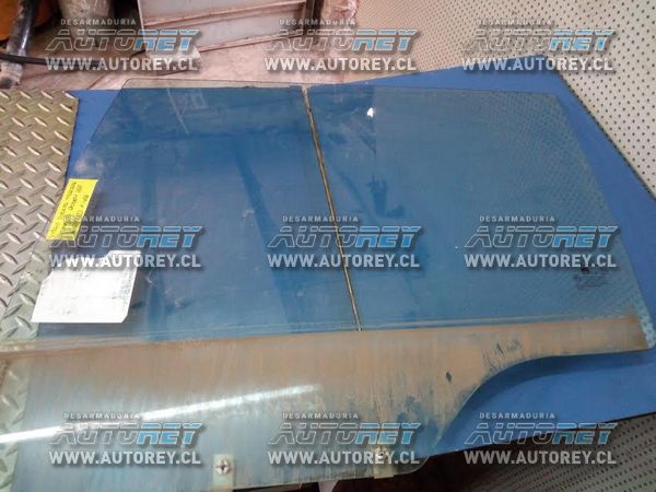 Vidrio puerta trasero izquierdo Ssangyong Actyon 2007 al 2012 $25.000 mas iva (3)