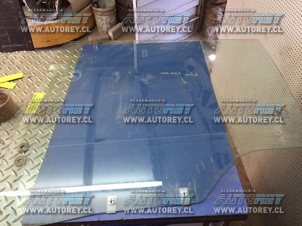 Vidrio puerta trasero izquierdo Ssangyong Actyon 2007 al 2012 $25.000 mas iva (4)