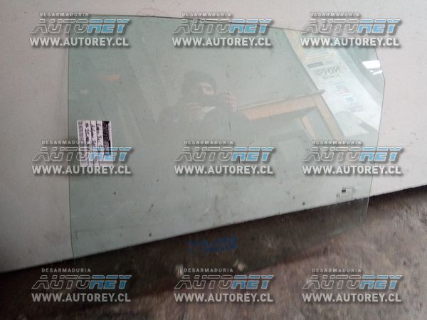 Vidrio puerta trasero izquierdo Ssangyong Actyon 2007 al 2012 $25.000 mas iva