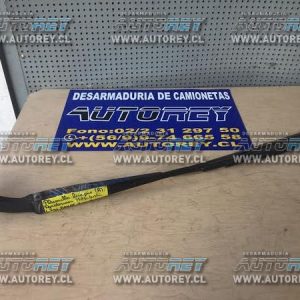 Plumilla brazo limpia parabrisas derecho Mitsubishi L200 2007 al 2015 $15.000 más iva