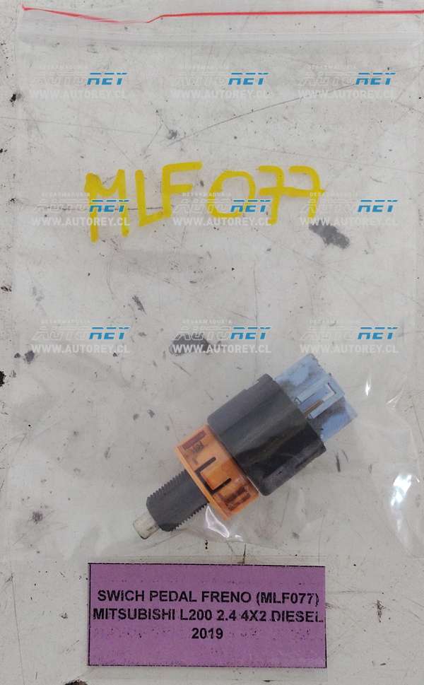 Switch Pedal Freno (MLF077) Mitsubishi L200 2.4 4×2 Diesel 2019 $25.000 + IVA