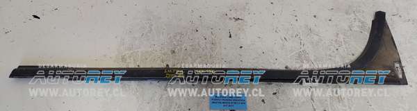 Moldura Lame Vidrio Puerta Trasera Izquierda (MAZ158) Mazda BT50 3.2 4×4 AUT 2017