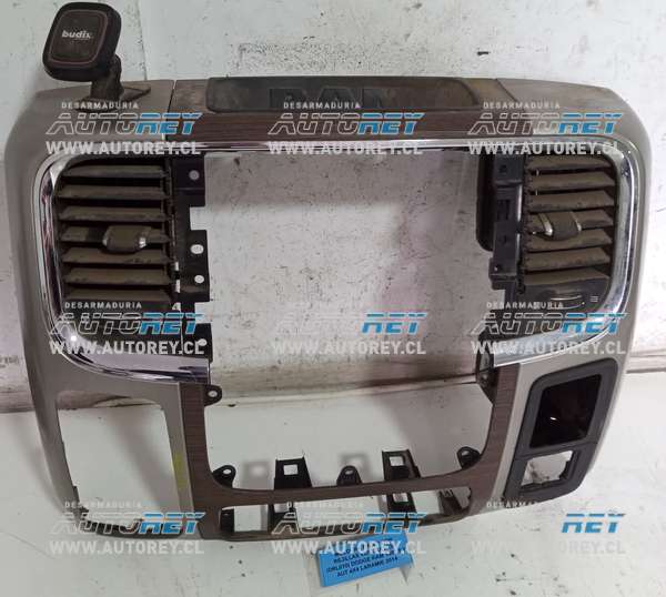 Moldura Radio Con Rejilla ventilacion (DRL010) Dodge Ram 1500 5.7 AUT 4×4 Laramie 2014