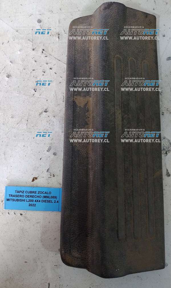Tapiz Cubre Zócalo Trasero Derecho (MNL089) Mitsubishi L200 4×4 Diesel 2.4 2022