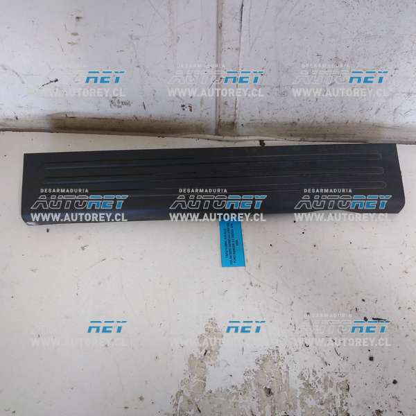 Tapiz cubre zócalo delantero derecho (FRF142) Ford Ranger 3.2 Diesel 4×4 2020