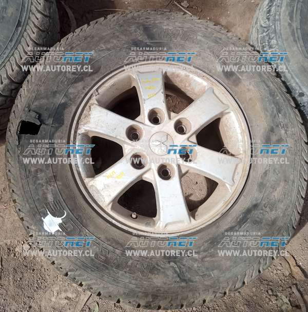 Llanta Aluminio Con Neumático Malo (DLM201) Mitsubishi L200 2.5 Diesel 4×4 2015