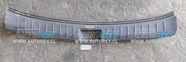 Moldura Frontal Trasero (HSF261) Hyundai Santa fe GLS 2.4 MEC 4×2 2014