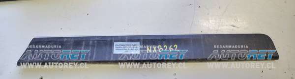 Moldura Exterior Puerta Trasera Derecha (NXB262) Nissan Xtrail 2.5 AUT 4×2 2021
