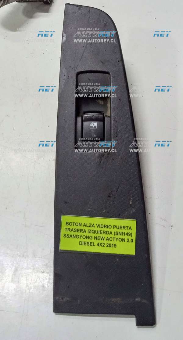 Boton Alza Vidrio Puerta Trasera Izquierda (SNI149) Ssangyong New Actyon 2.0 Diesel 4×2 2019