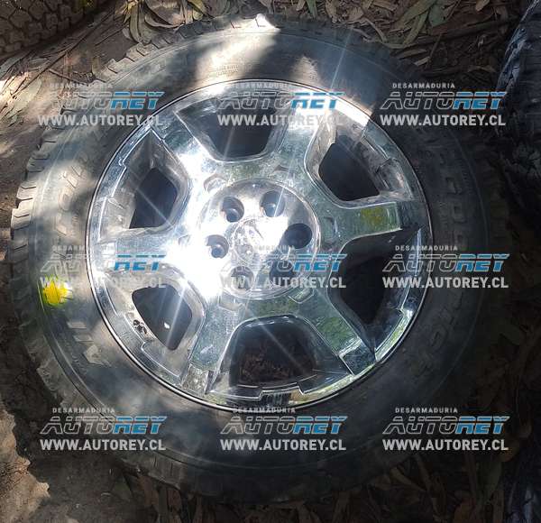 Llanta Aluminio Detalle Con Neumático 285 55 R20 (FFD100) Ford F150 Lariat 5.0 AUT 4×4 2014