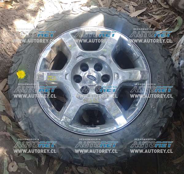 Llanta Aluminio Detalle Con Neumático 285 55 R20 (FFD102) Ford F150 Lariat 5.0 AUT 4×4 2014