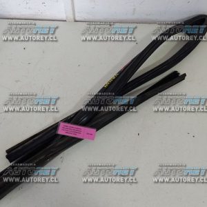 Goma Vidrio Puerta Delantera Izquierda (VA1104) Volkswagen Amarok 2020 $20.000 + IVA