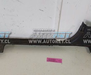 Tapiz Cubre Zócalo Delantero Derecho 2H0863726D (VA1001) Volkswagen Amarok 2020 $10.000 + IVA