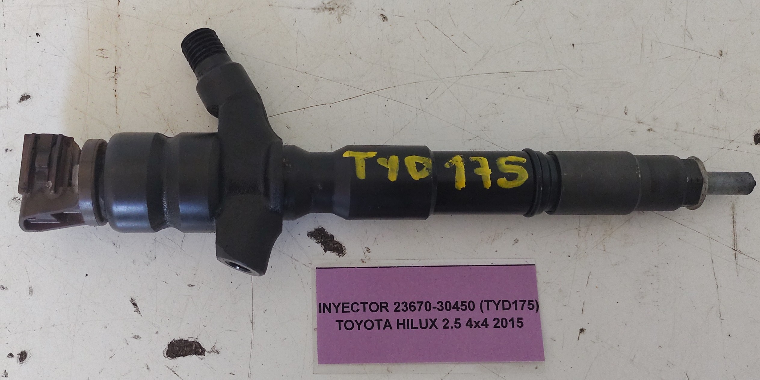 Inyector 23670-30450 (TYD175) Toyota Hilux 2.5 4×4 2015 $200.000 + IVA