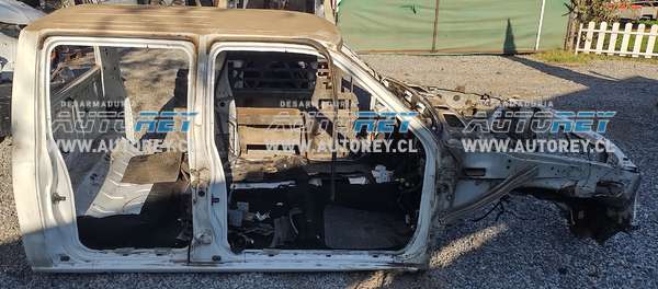 Frontal,_Techo_y_Pilares_(NTA036)_Nissan_Terrano_Mex_Diesel_2.5_4x2_2013_$580.000_+_IVA_(Manuel)_(OK)_1