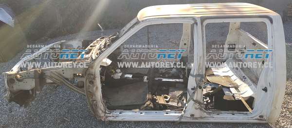 Frontal,_Techo_y_Pilares_(NTA036)_Nissan_Terrano_Mex_Diesel_2.5_4x2_2013_$580.000_+_IVA_(Manuel)_(OK)_1
